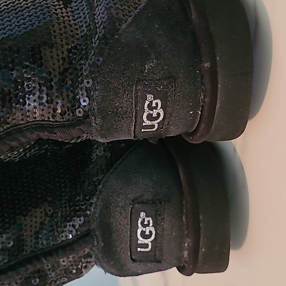 Ugg Classic Short Black Cosmos Sequins Shearling Boots Sz 9 Warm Winter Snow - Picture 15 of 15